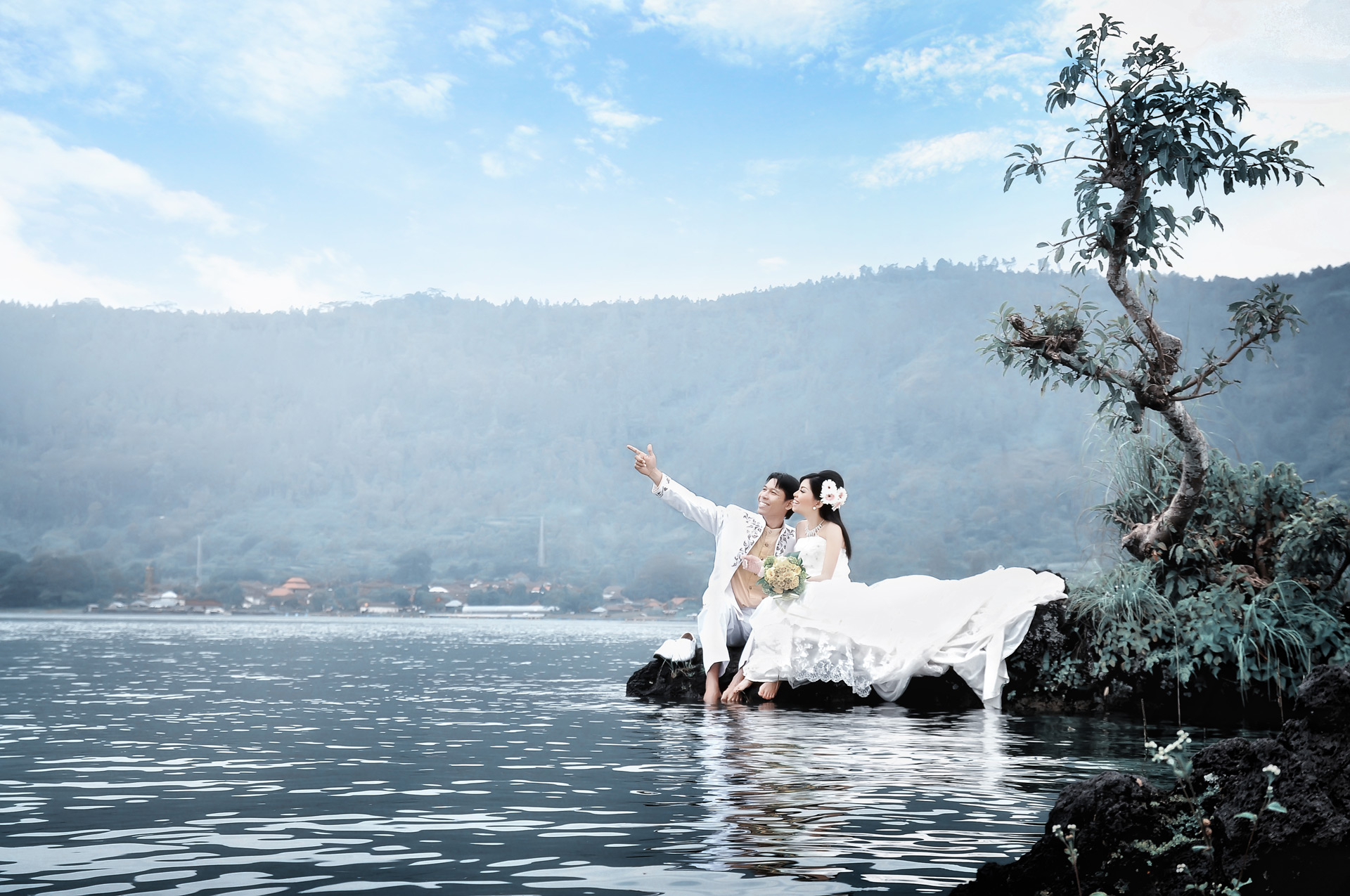 pre wedding photograph in lake batur kintamani - the bali channel
